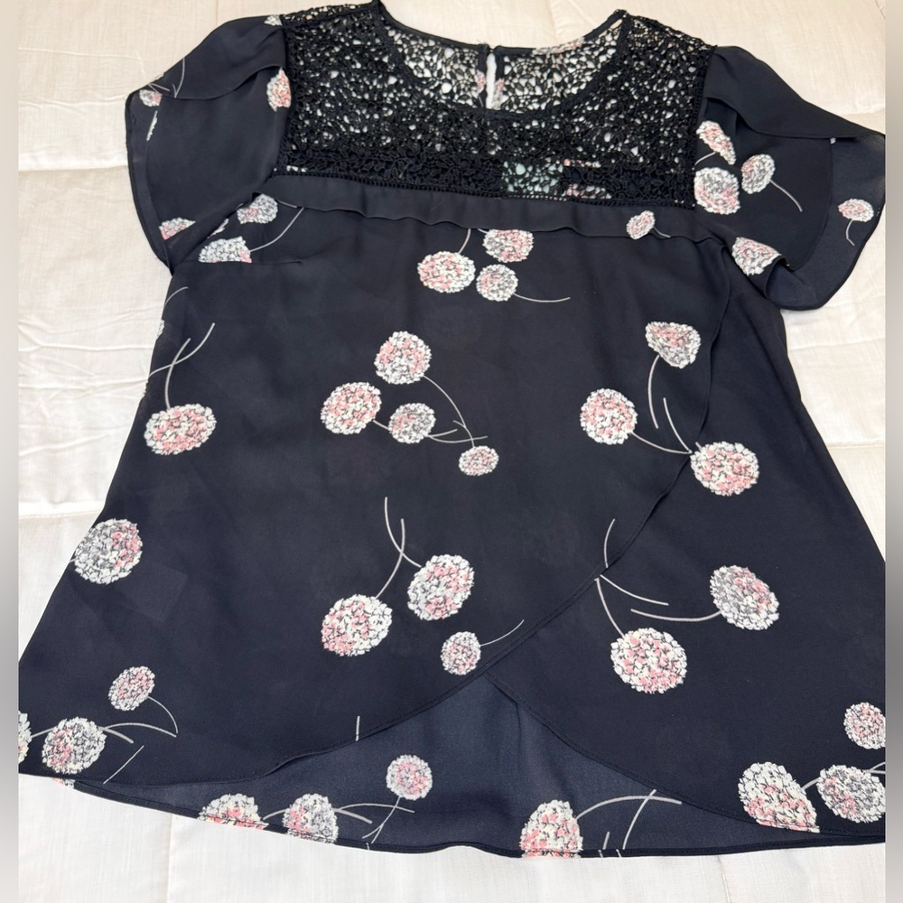 Anthropologie Maeve Black floral and lace blouse top flutter sleeve summer M EUC